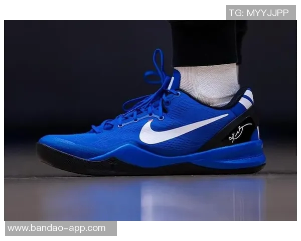 杜克大学发布独特白蓝配色Kobe5球鞋引发球迷热议