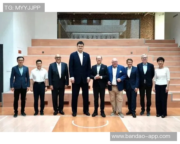 回顾中国篮球名人堂李震中辉煌岁月的珍贵老相册 回顾中国篮球名人堂李震中辉煌岁月的珍贵老相册