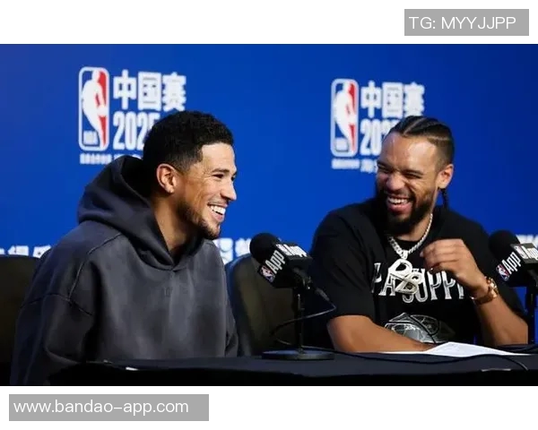 布克出手次数偏少狄龙呼吁他应更加自信展现得分能力 布克出手次数偏少狄龙呼吁他应更加自信展现得分能力