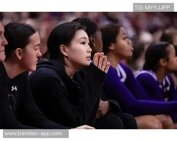 王芙蕖分享NCAA西北大学新赛季定妆照迎接第三年挑战尽享球场乐趣 王芙蕖分享NCAA西北大学新赛季定妆照迎接第三年挑战尽享球场乐趣