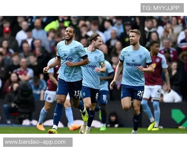 2025年英超激战正酣枪手领跑积分榜曼城紧追维拉表现抢眼