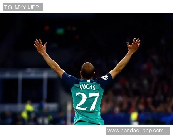 富安健洋自由身加盟阿贾克斯签约半年引发球迷热议